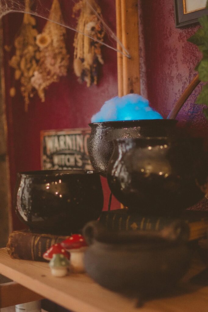 Chaudrons en céramique noire émaillée